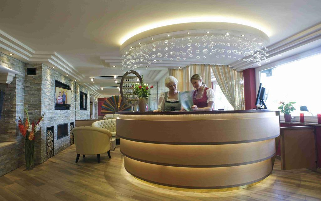 Hotel Irmgard Strass im Attergau Exterior foto